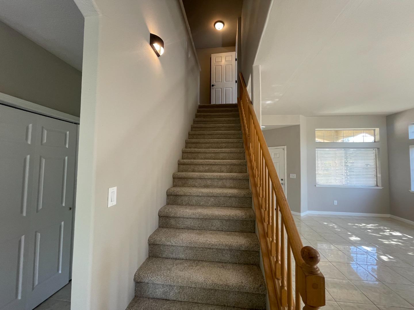 Detail Gallery Image 13 of 33 For 1005 Legend Cir, Vallejo,  CA 94591 - 5 Beds | 3 Baths