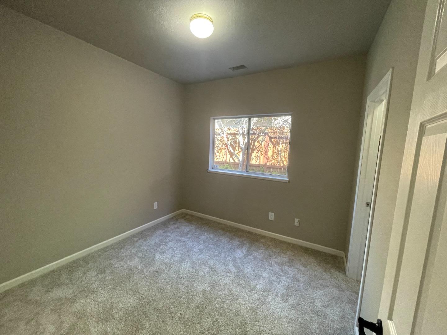 Detail Gallery Image 6 of 33 For 1005 Legend Cir, Vallejo,  CA 94591 - 5 Beds | 3 Baths