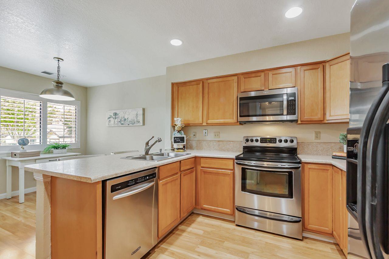Detail Gallery Image 8 of 48 For 7522 Deveron Ct, San Jose,  CA 95135 - 2 Beds | 2 Baths