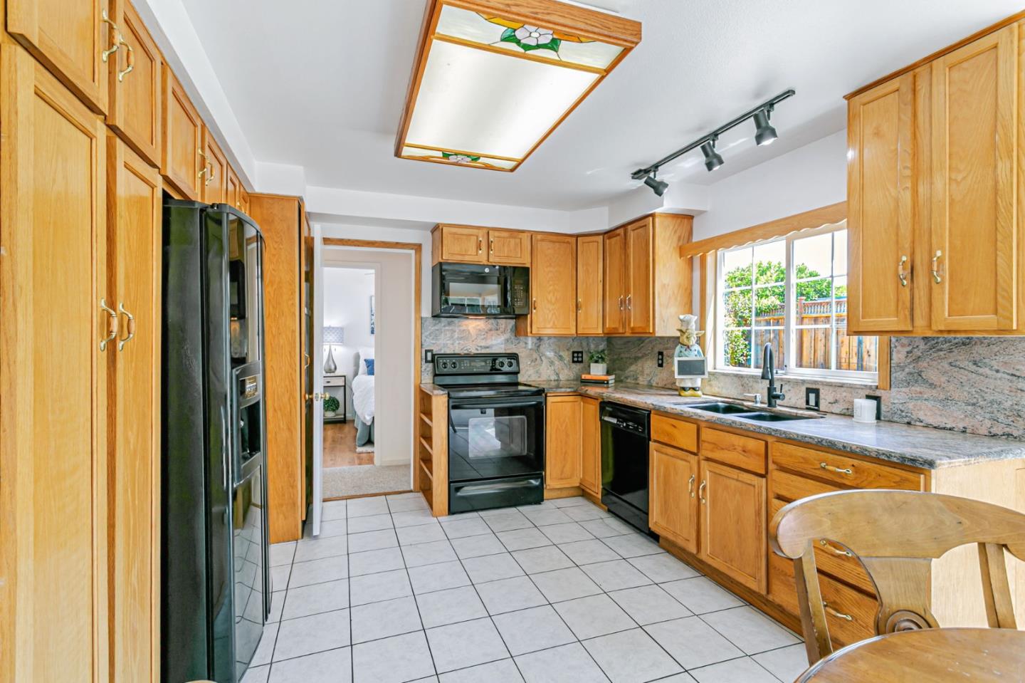 Detail Gallery Image 10 of 26 For 274 Los Palmos Way, San Jose,  CA 95119 - 4 Beds | 2 Baths