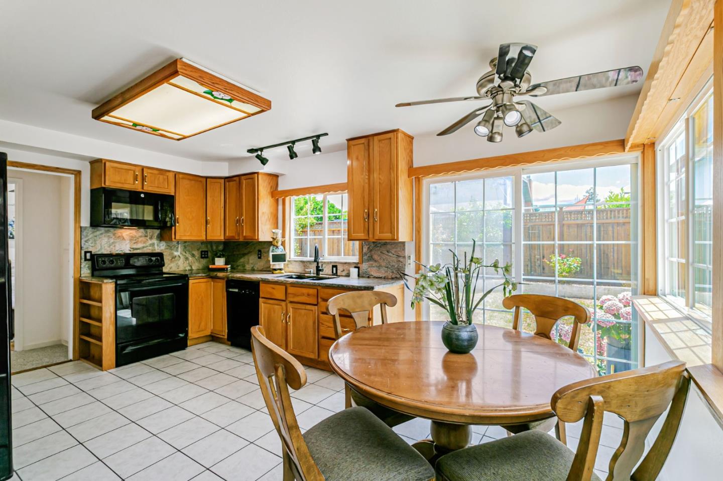 Detail Gallery Image 11 of 26 For 274 Los Palmos Way, San Jose,  CA 95119 - 4 Beds | 2 Baths
