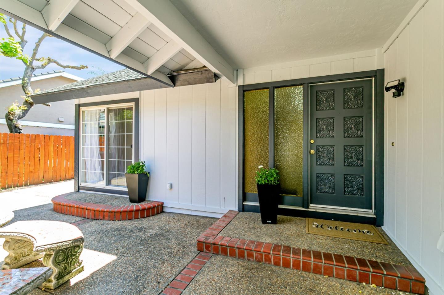 Detail Gallery Image 2 of 26 For 274 Los Palmos Way, San Jose,  CA 95119 - 4 Beds | 2 Baths