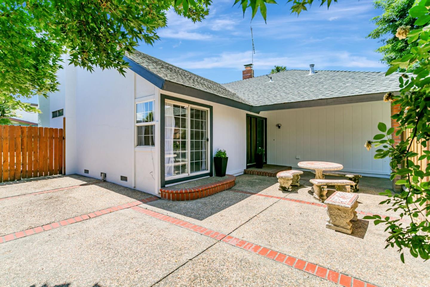 Detail Gallery Image 3 of 26 For 274 Los Palmos Way, San Jose,  CA 95119 - 4 Beds | 2 Baths