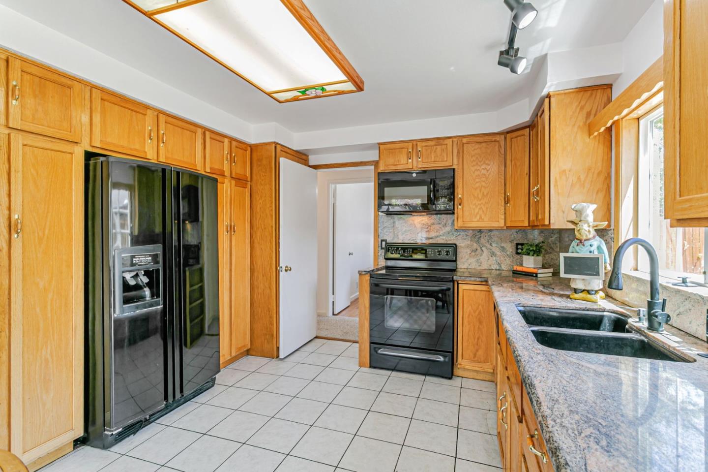 Detail Gallery Image 9 of 26 For 274 Los Palmos Way, San Jose,  CA 95119 - 4 Beds | 2 Baths