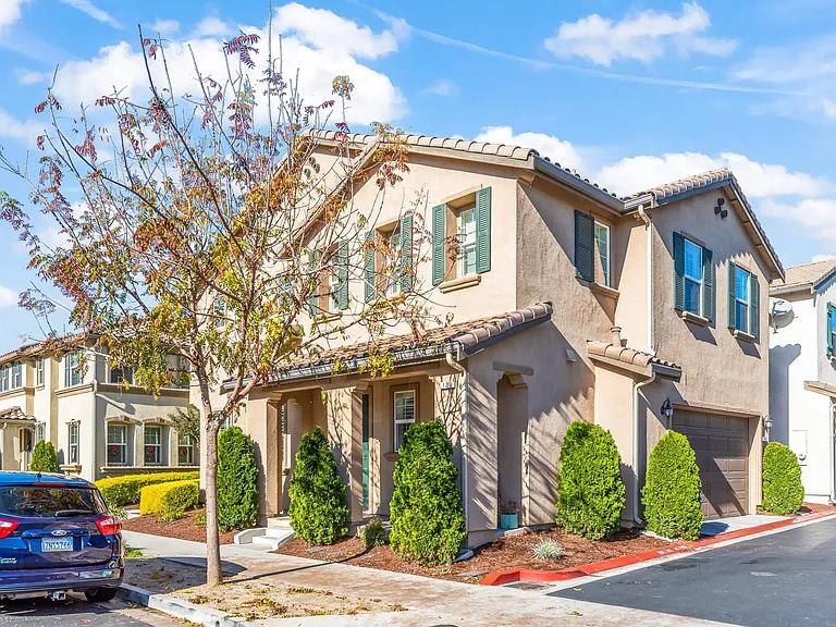 Detail Gallery Image 1 of 31 For 121 Lusitano, Gilroy,  CA 95020 - 3 Beds | 2 Baths