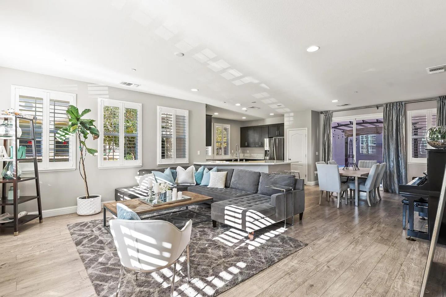 Detail Gallery Image 4 of 31 For 121 Lusitano, Gilroy,  CA 95020 - 3 Beds | 2 Baths