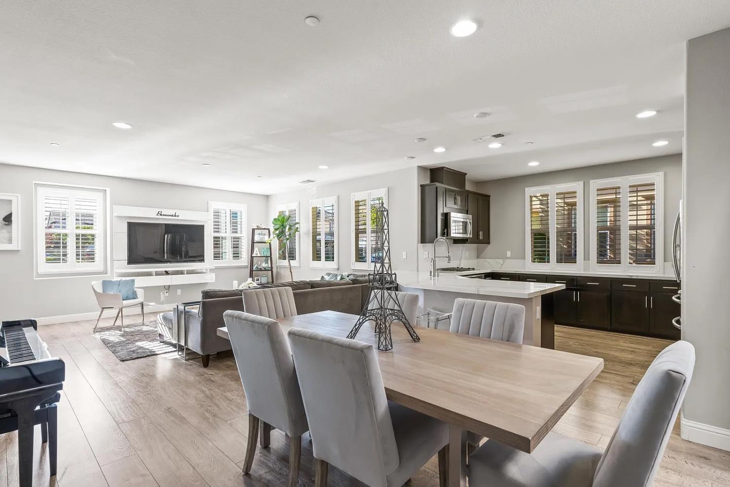Detail Gallery Image 9 of 31 For 121 Lusitano, Gilroy,  CA 95020 - 3 Beds | 2 Baths