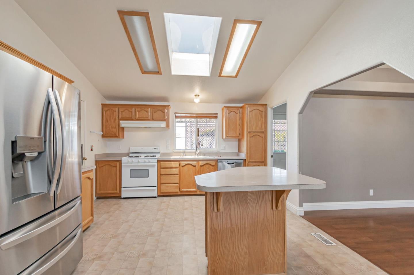 Detail Gallery Image 12 of 44 For 1220 Vienna Dr #571,  Sunnyvale,  CA 94089 - 5 Beds | 2 Baths