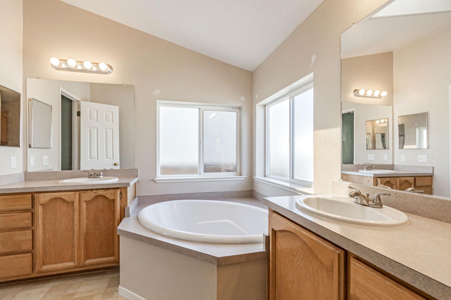 Detail Gallery Image 34 of 44 For 1220 Vienna Dr #571,  Sunnyvale,  CA 94089 - 5 Beds | 2 Baths