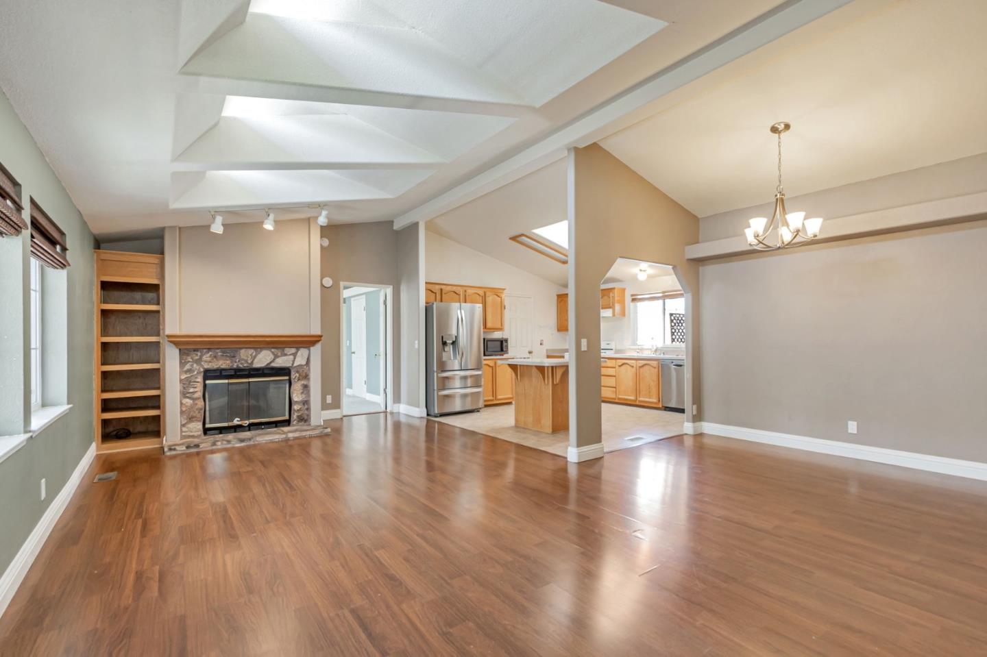 Detail Gallery Image 5 of 44 For 1220 Vienna Dr #571,  Sunnyvale,  CA 94089 - 5 Beds | 2 Baths