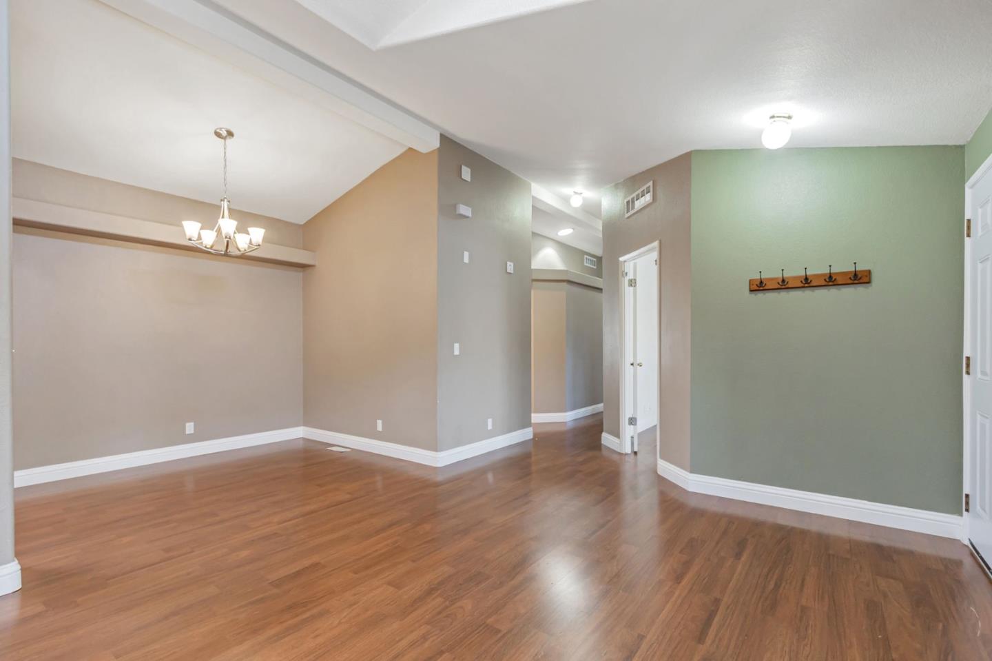 Detail Gallery Image 6 of 44 For 1220 Vienna Dr #571,  Sunnyvale,  CA 94089 - 5 Beds | 2 Baths