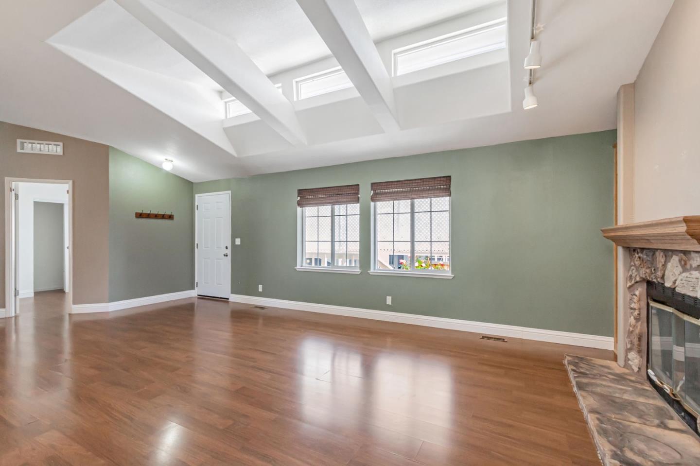 Detail Gallery Image 8 of 44 For 1220 Vienna Dr #571,  Sunnyvale,  CA 94089 - 5 Beds | 2 Baths