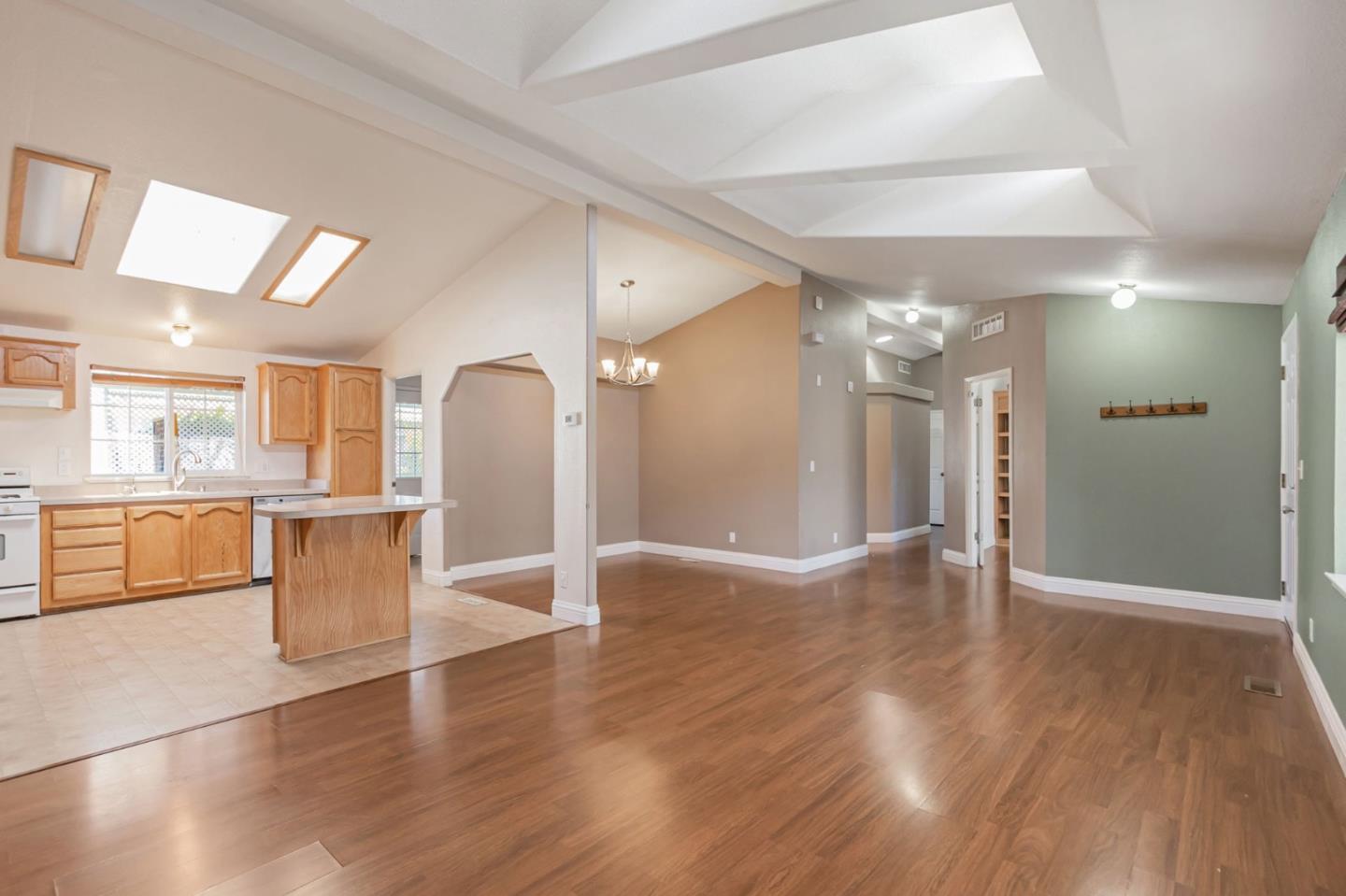 Detail Gallery Image 9 of 44 For 1220 Vienna Dr #571,  Sunnyvale,  CA 94089 - 5 Beds | 2 Baths
