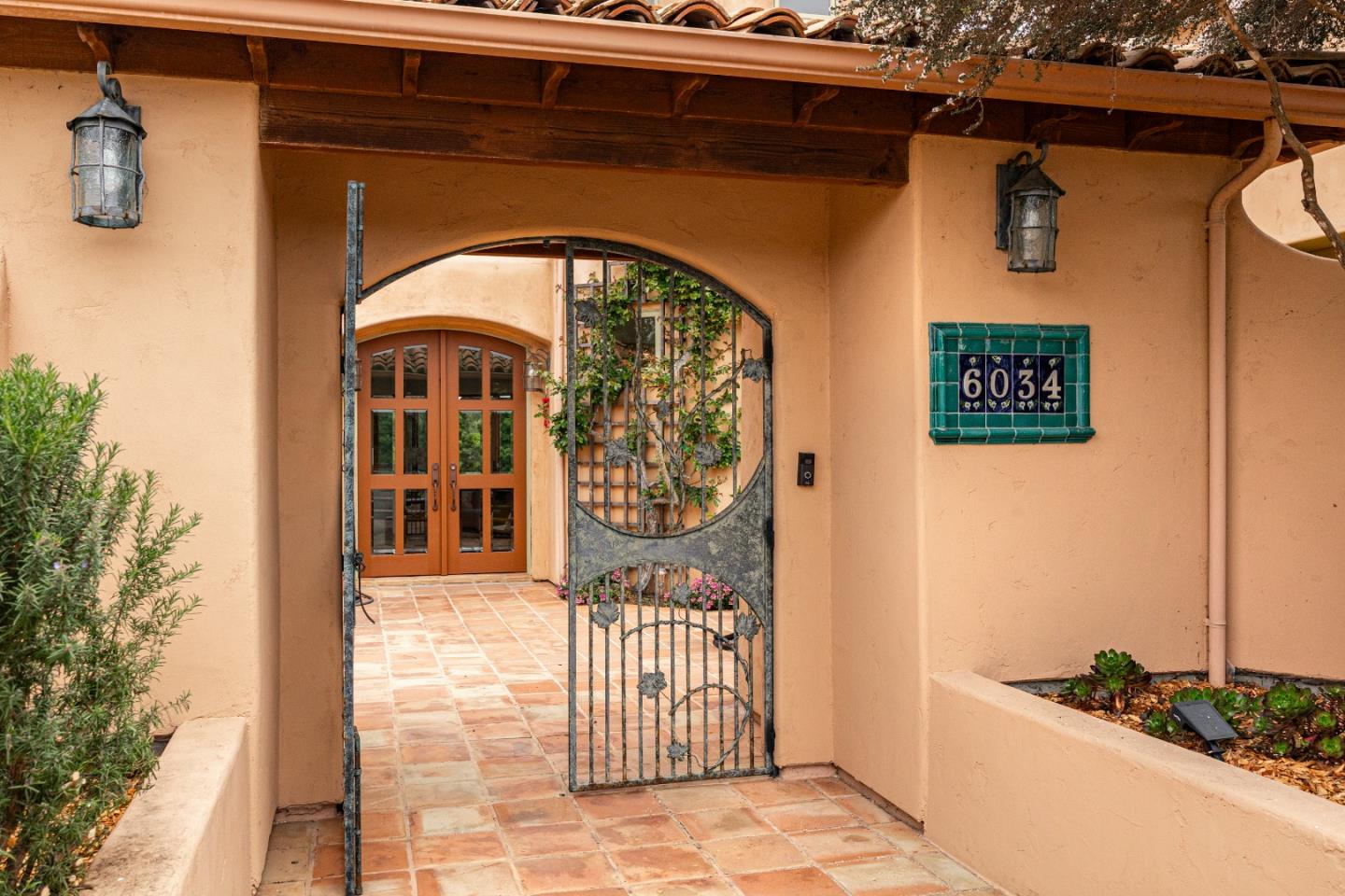 Detail Gallery Image 6 of 62 For 6034 Thurber Ln, Santa Cruz,  CA 95065 - 3 Beds | 2/1 Baths