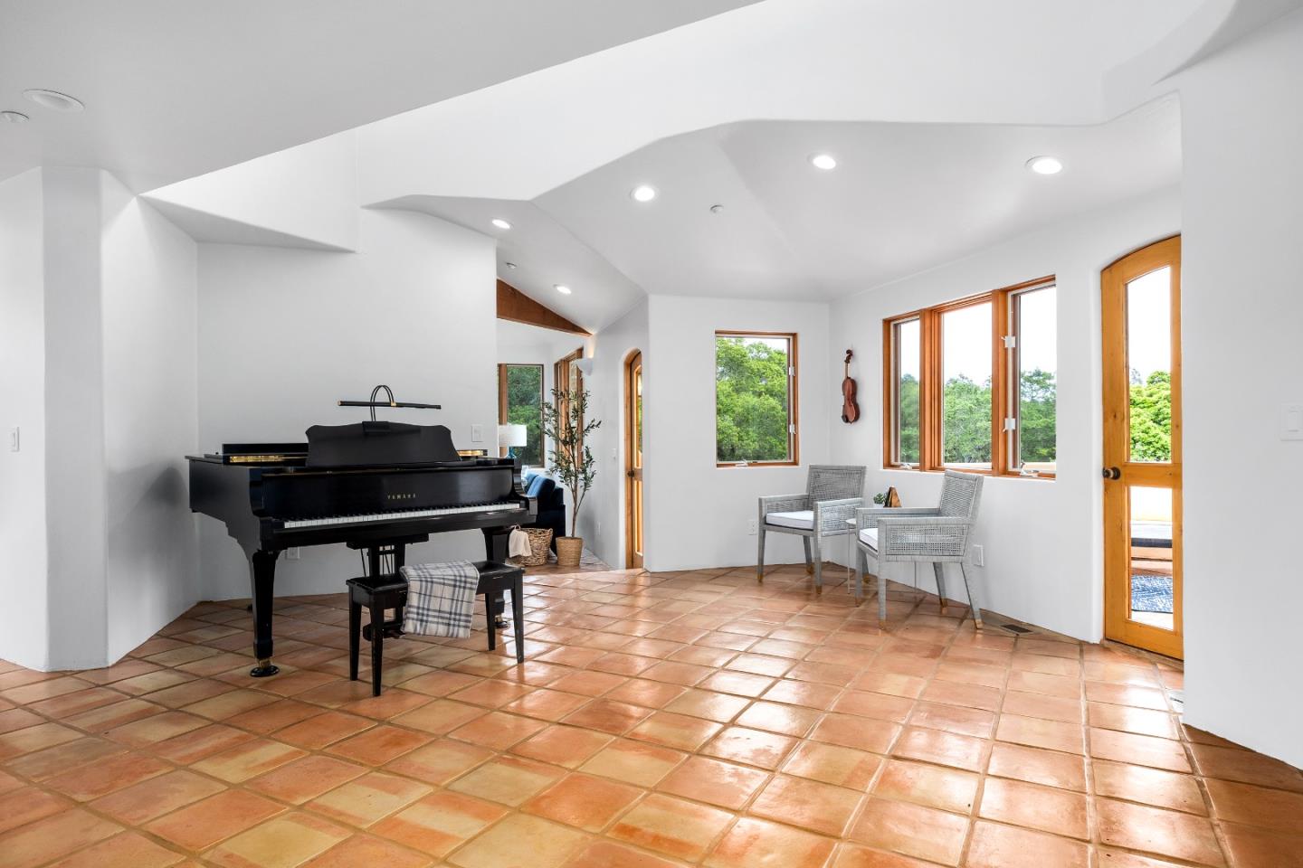 Detail Gallery Image 9 of 62 For 6034 Thurber Ln, Santa Cruz,  CA 95065 - 3 Beds | 2/1 Baths