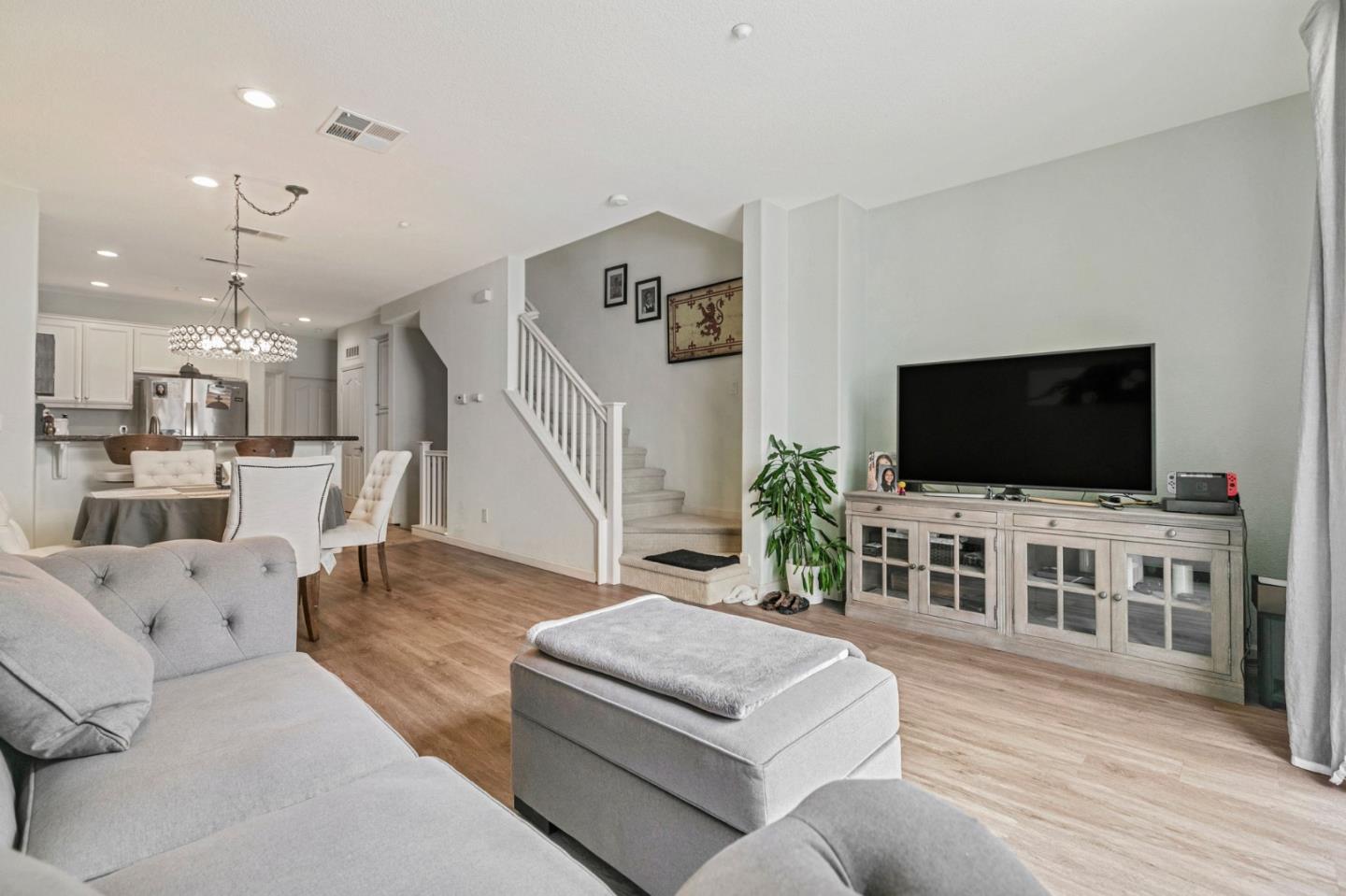 Detail Gallery Image 6 of 24 For 2610 Baton Rouge Dr, San Jose,  CA 95133 - 3 Beds | 2/1 Baths