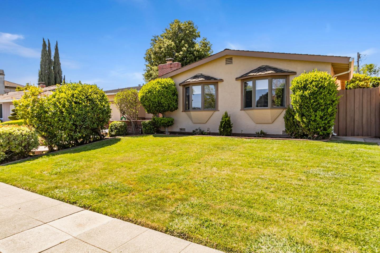 Detail Gallery Image 4 of 79 For 1149 Danbury Dr, San Jose,  CA 95129 - 4 Beds | 3 Baths