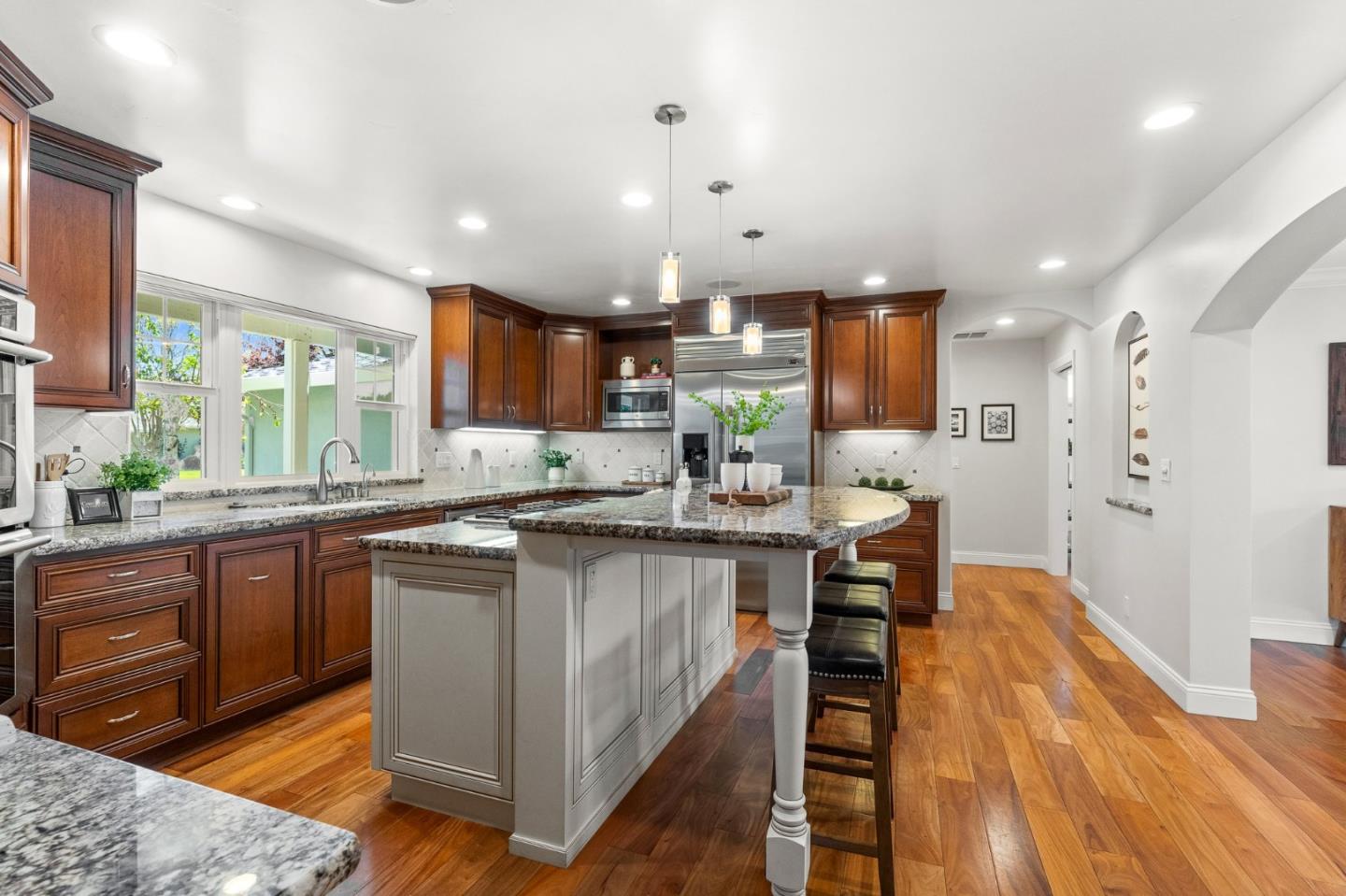 Detail Gallery Image 16 of 67 For 2380 Walden Sq, San Jose,  CA 95124 - 5 Beds | 3 Baths