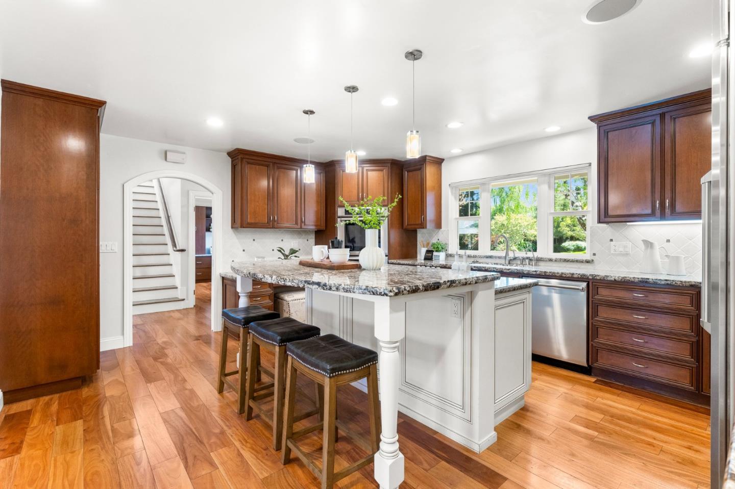 Detail Gallery Image 17 of 67 For 2380 Walden Sq, San Jose,  CA 95124 - 5 Beds | 3 Baths