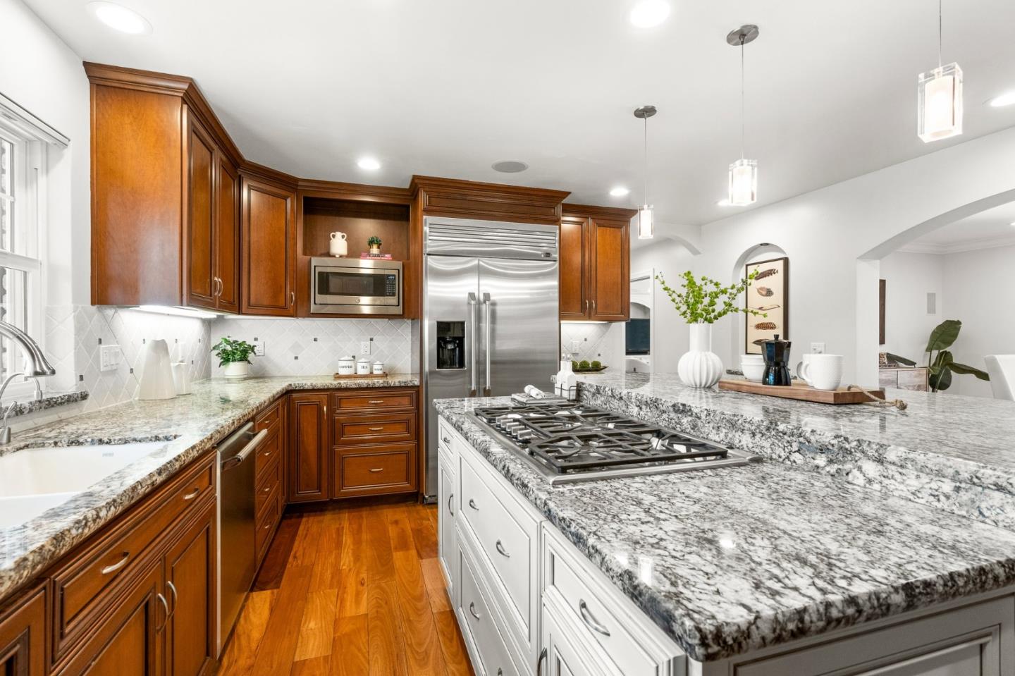 Detail Gallery Image 18 of 67 For 2380 Walden Sq, San Jose,  CA 95124 - 5 Beds | 3 Baths
