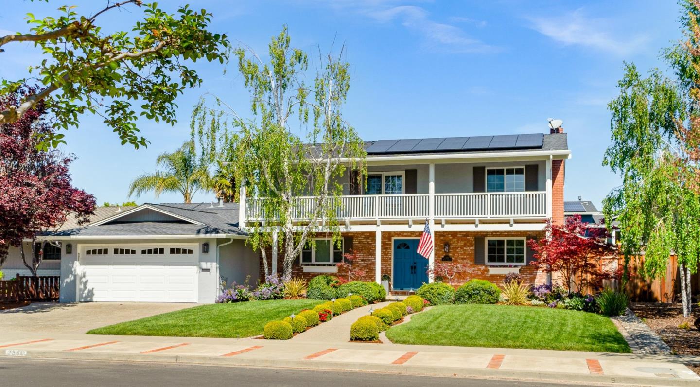 Detail Gallery Image 3 of 67 For 2380 Walden Sq, San Jose,  CA 95124 - 5 Beds | 3 Baths
