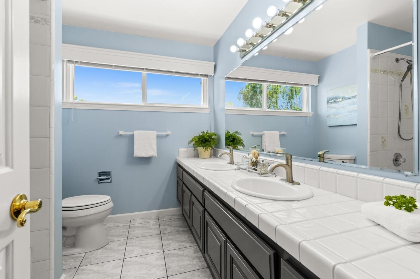 Detail Gallery Image 34 of 67 For 2380 Walden Sq, San Jose,  CA 95124 - 5 Beds | 3 Baths