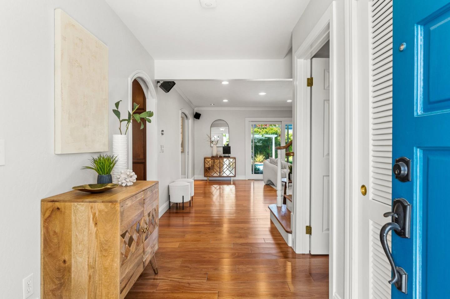 Detail Gallery Image 4 of 67 For 2380 Walden Sq, San Jose,  CA 95124 - 5 Beds | 3 Baths