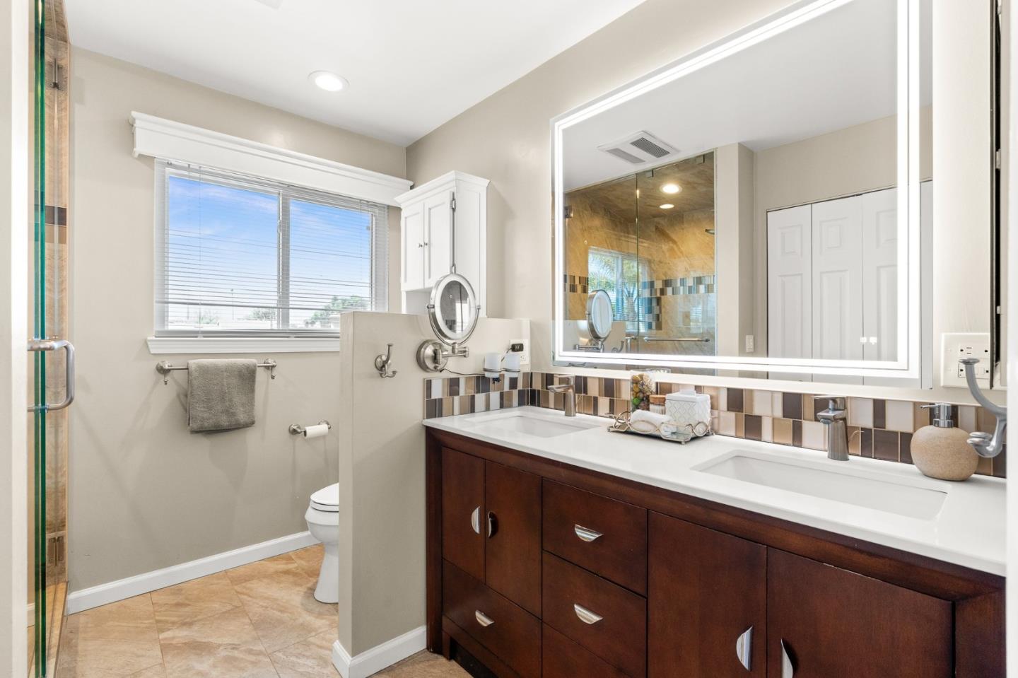 Detail Gallery Image 41 of 67 For 2380 Walden Sq, San Jose,  CA 95124 - 5 Beds | 3 Baths