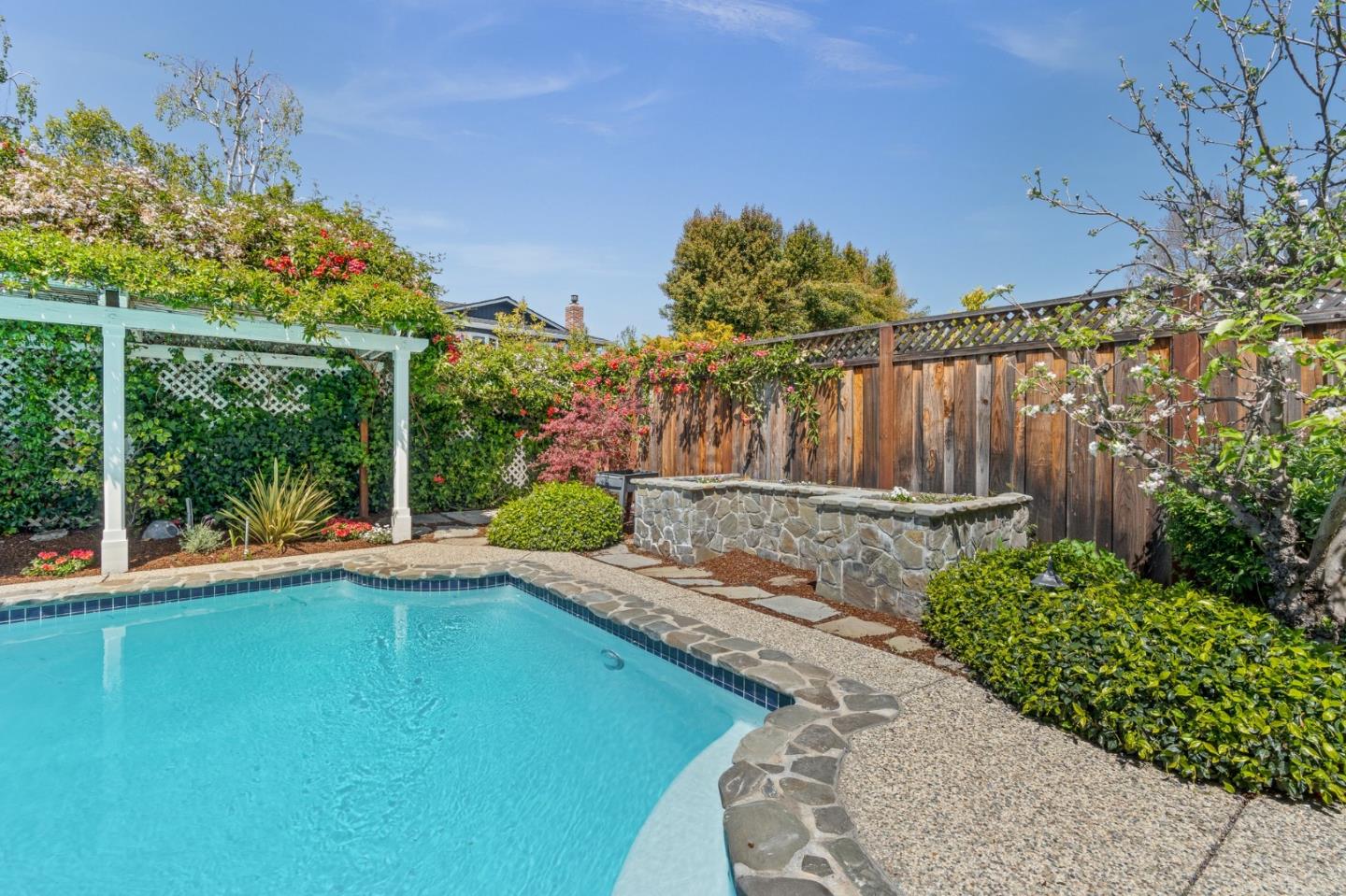 Detail Gallery Image 48 of 67 For 2380 Walden Sq, San Jose,  CA 95124 - 5 Beds | 3 Baths