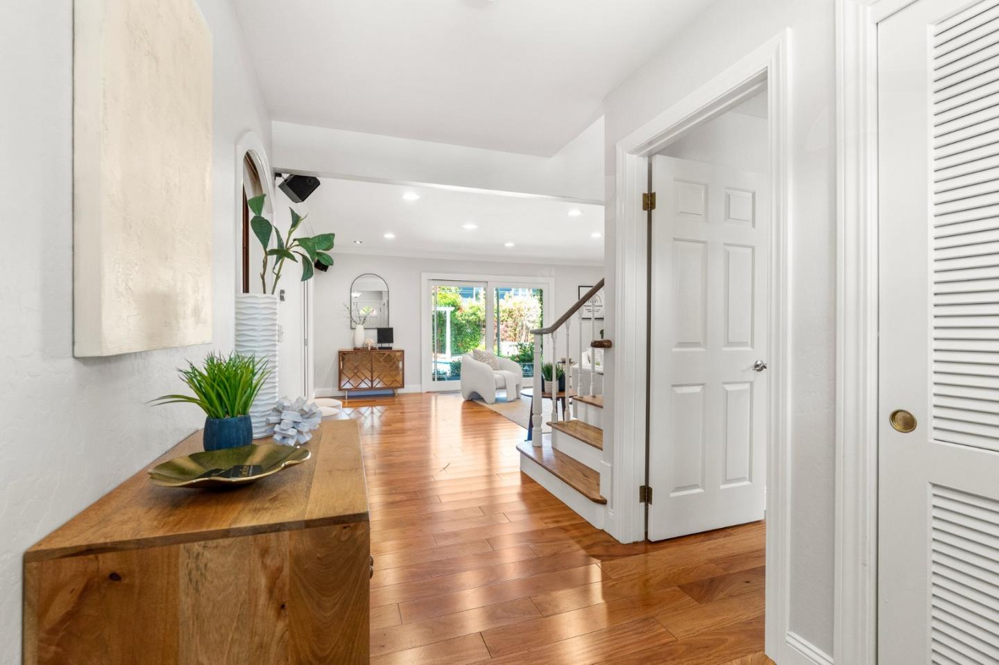 Detail Gallery Image 5 of 67 For 2380 Walden Sq, San Jose,  CA 95124 - 5 Beds | 3 Baths