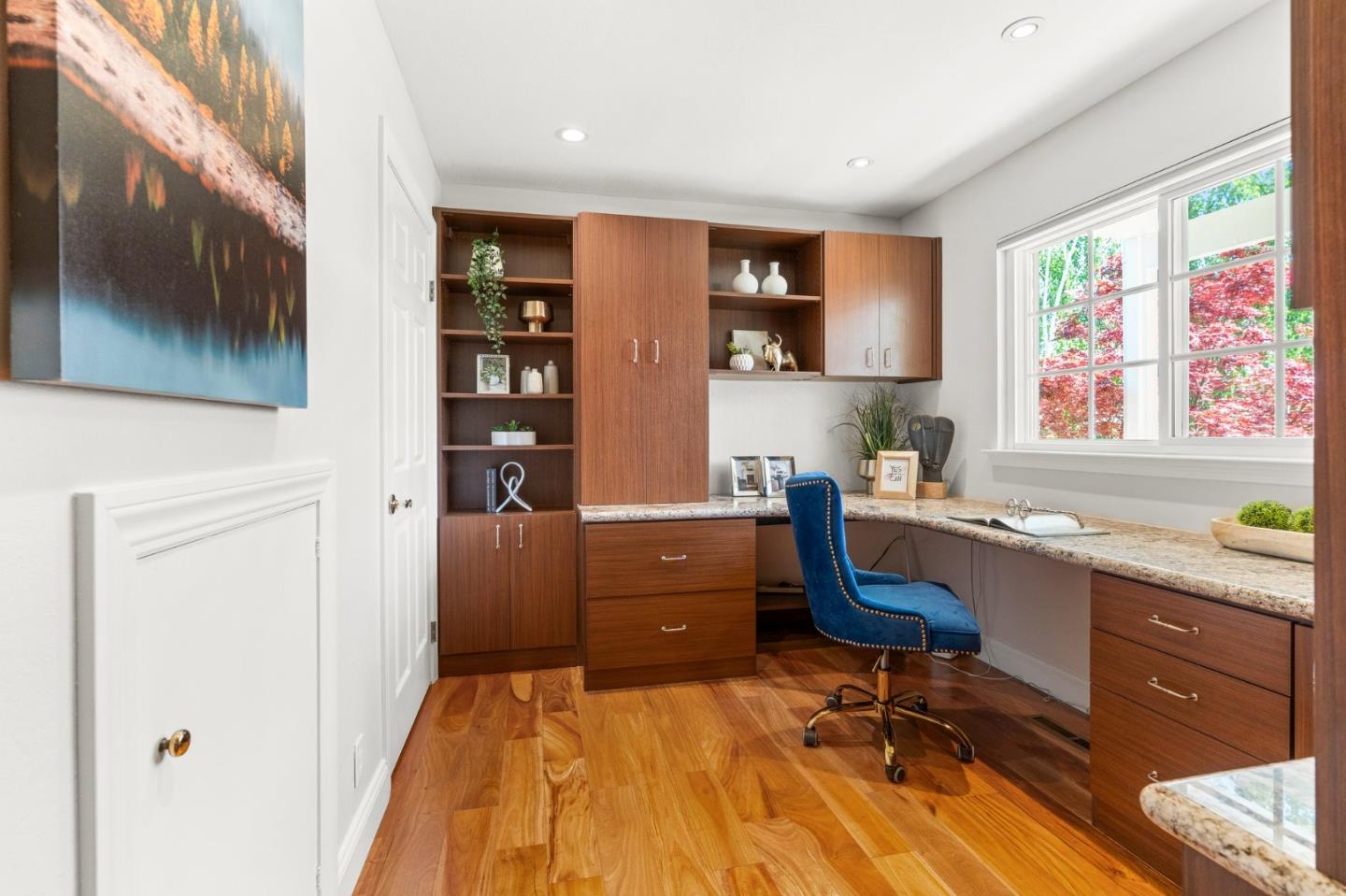 Detail Gallery Image 6 of 67 For 2380 Walden Sq, San Jose,  CA 95124 - 5 Beds | 3 Baths