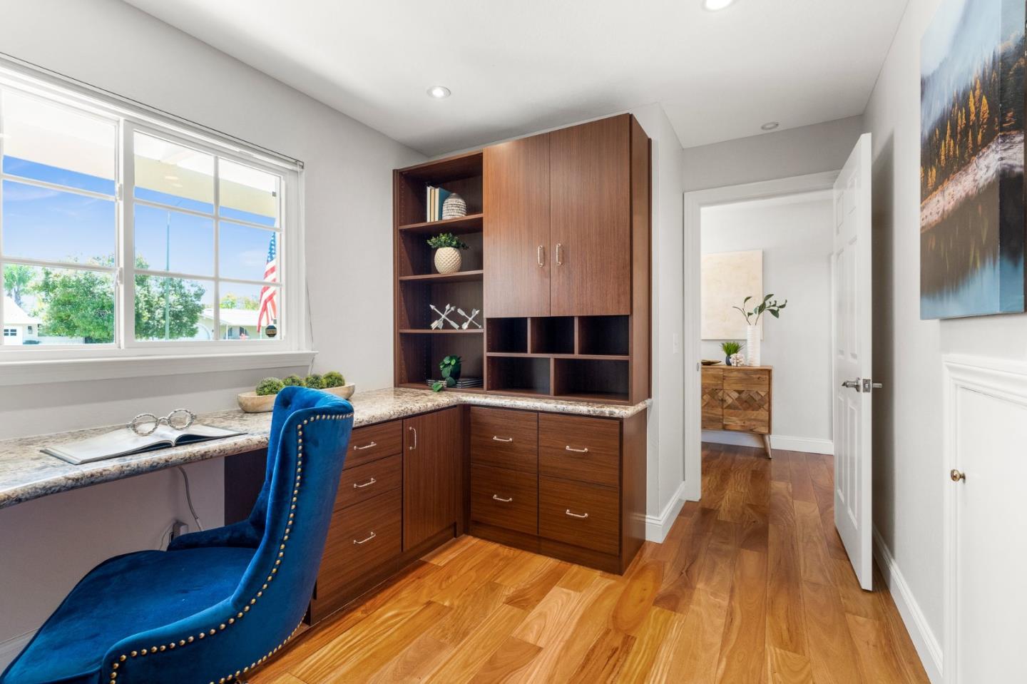 Detail Gallery Image 7 of 67 For 2380 Walden Sq, San Jose,  CA 95124 - 5 Beds | 3 Baths