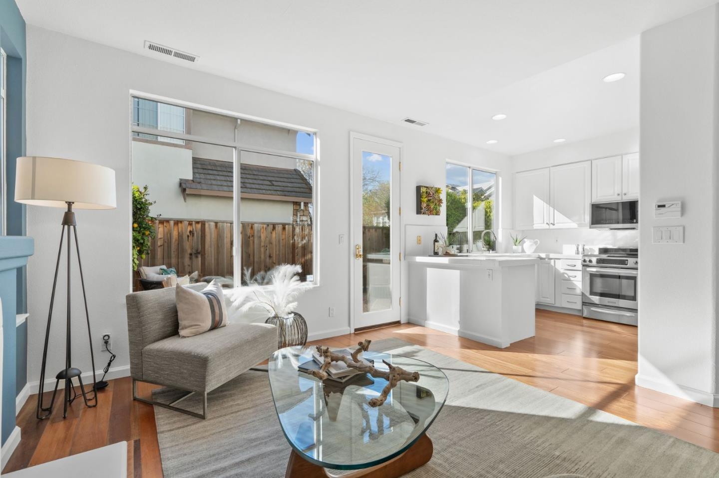 Detail Gallery Image 17 of 42 For 206 Palmita Pl, Mountain View,  CA 94041 - 3 Beds | 2/1 Baths