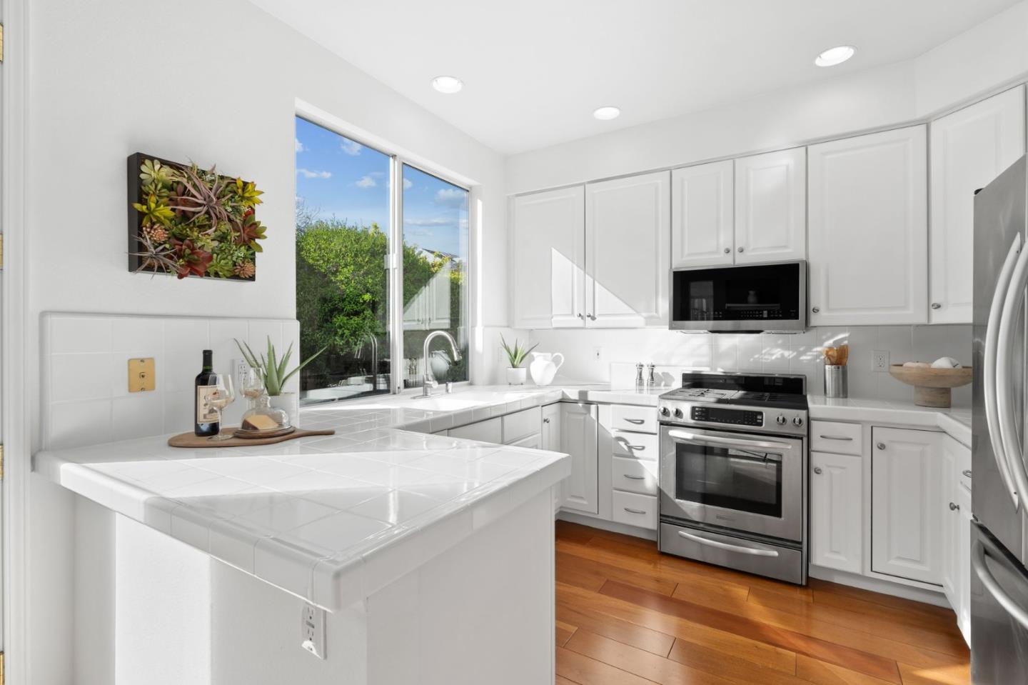 Detail Gallery Image 21 of 42 For 206 Palmita Pl, Mountain View,  CA 94041 - 3 Beds | 2/1 Baths