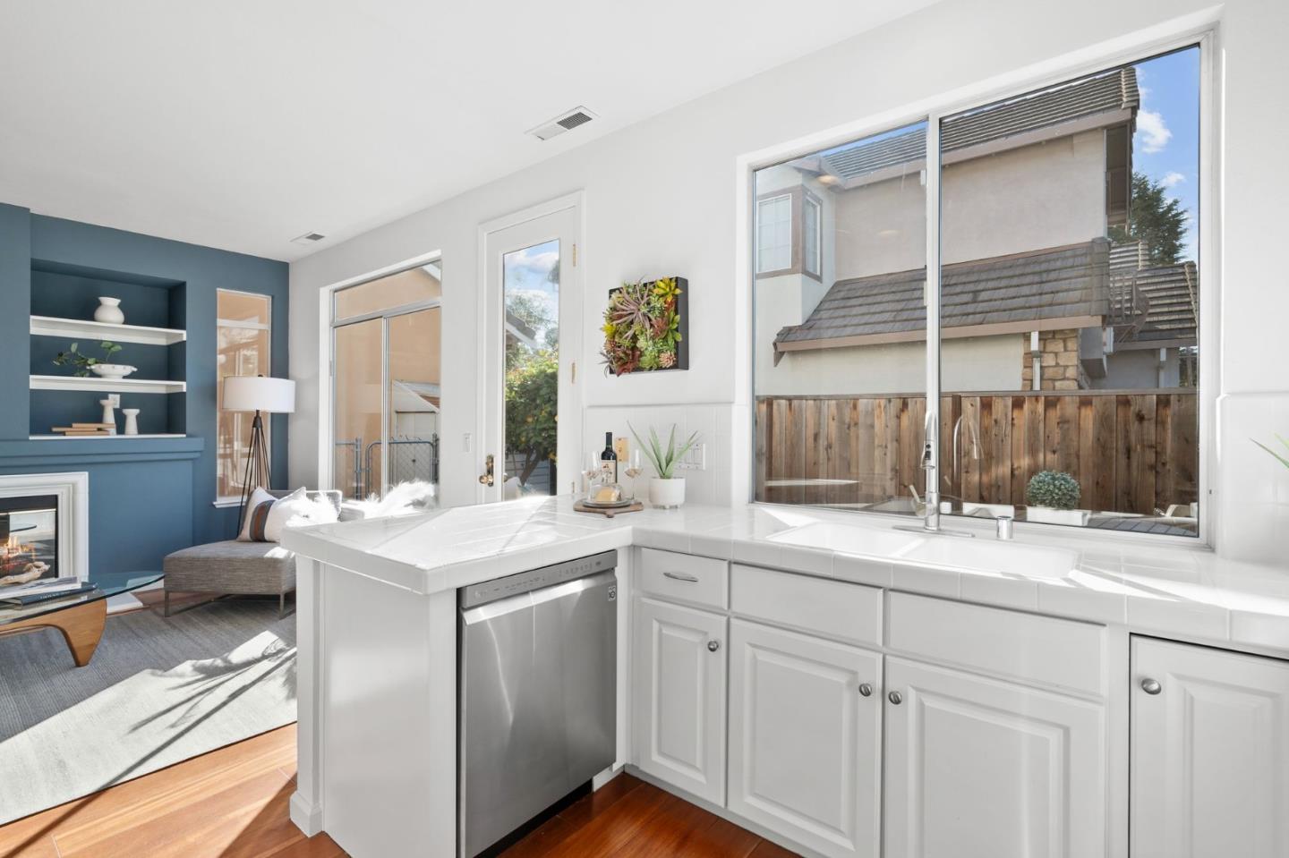 Detail Gallery Image 22 of 42 For 206 Palmita Pl, Mountain View,  CA 94041 - 3 Beds | 2/1 Baths