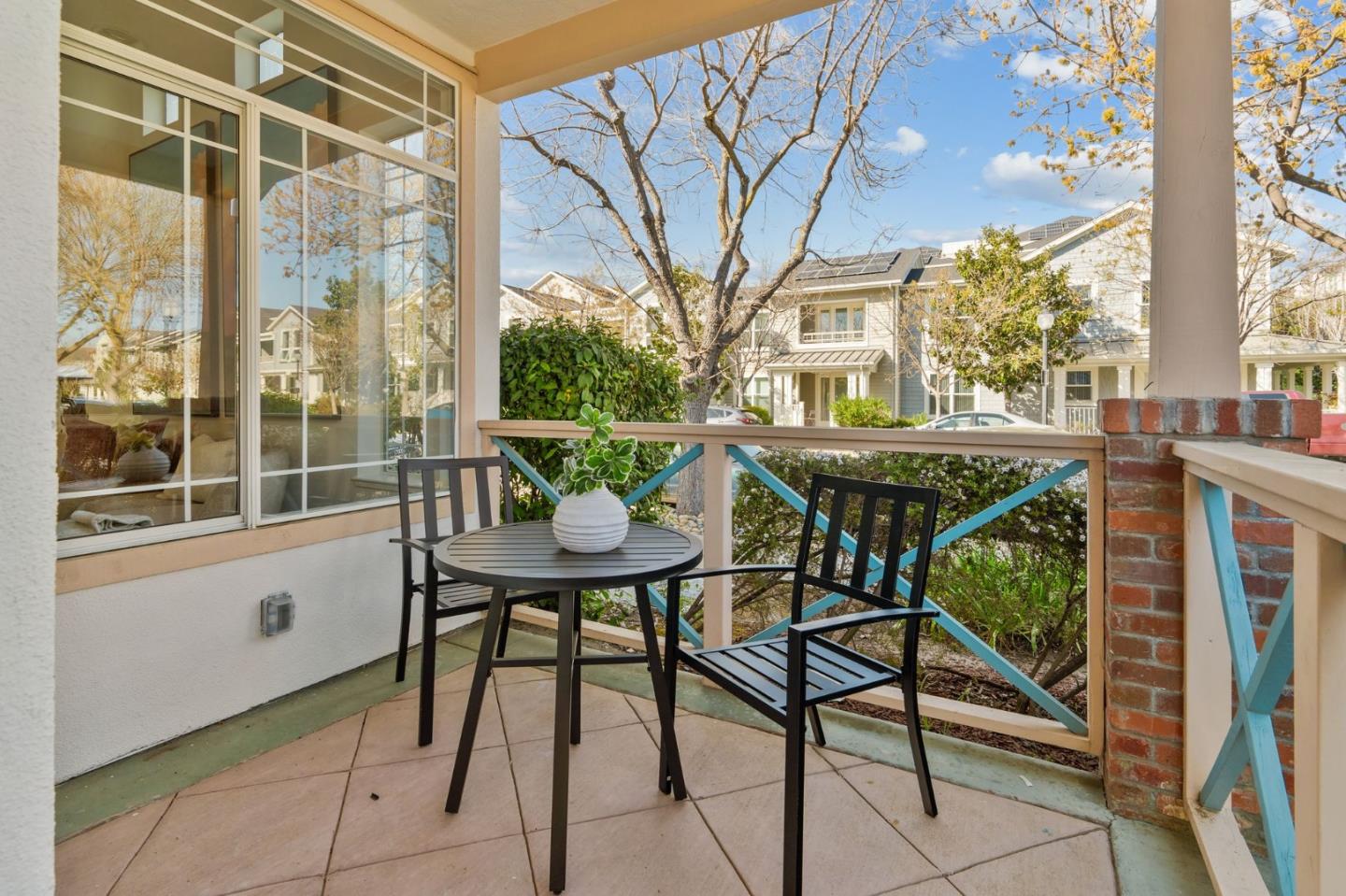 Detail Gallery Image 4 of 42 For 206 Palmita Pl, Mountain View,  CA 94041 - 3 Beds | 2/1 Baths