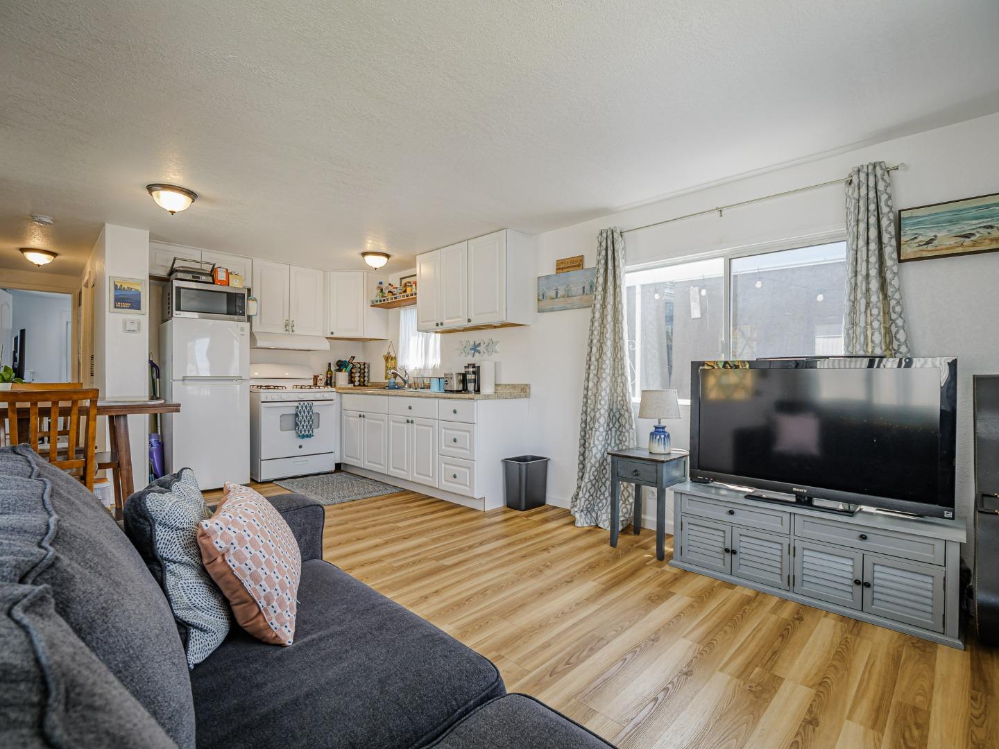 Detail Gallery Image 11 of 27 For 3128 Crescent #68,  Marina,  CA 93933 - 1 Beds | 1 Baths