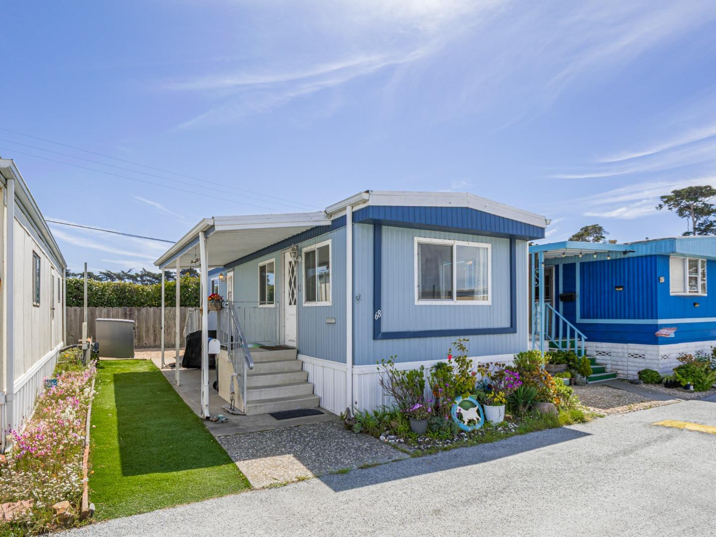 Detail Gallery Image 2 of 27 For 3128 Crescent #68,  Marina,  CA 93933 - 1 Beds | 1 Baths