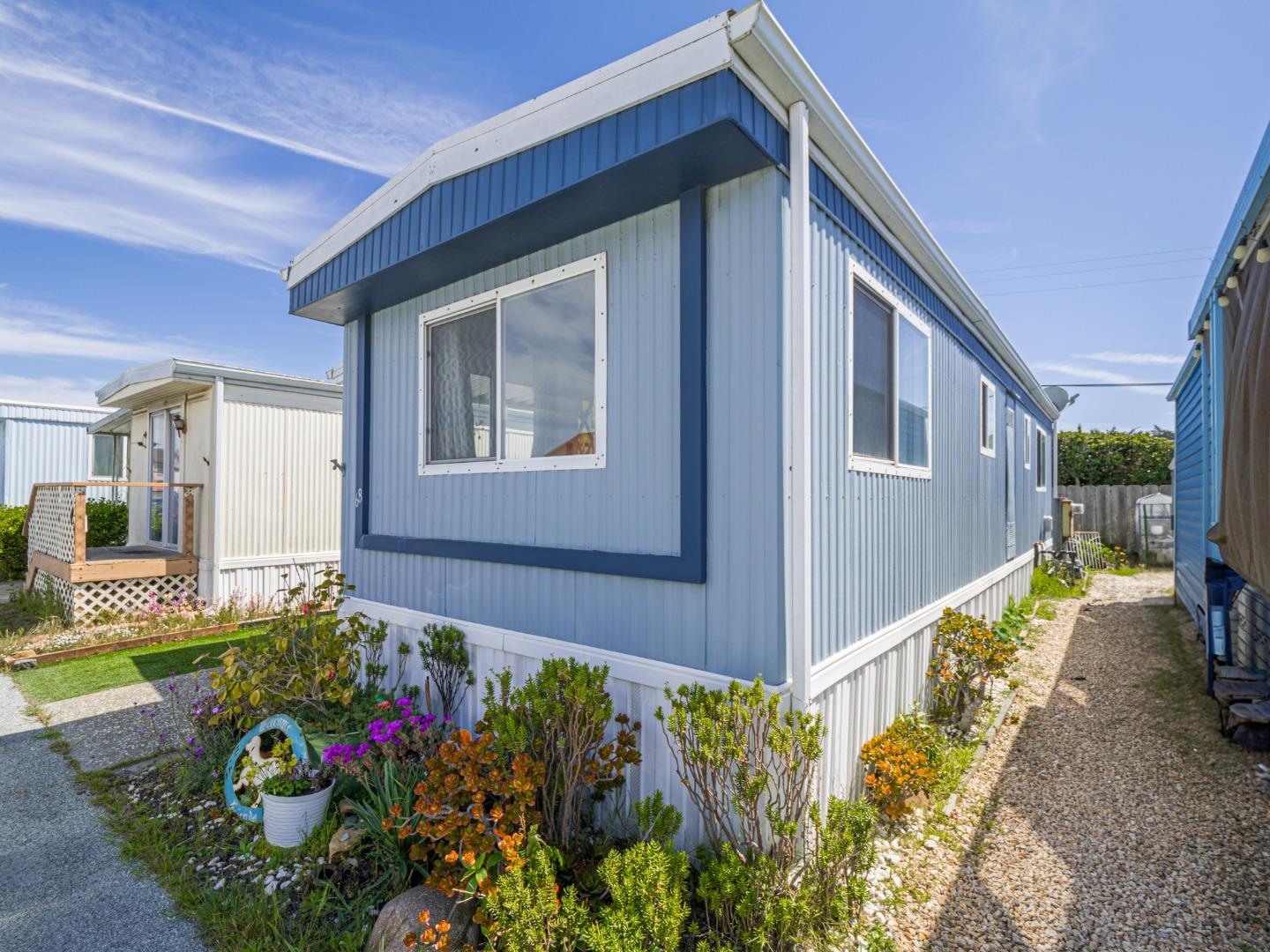 Detail Gallery Image 3 of 27 For 3128 Crescent #68,  Marina,  CA 93933 - 1 Beds | 1 Baths