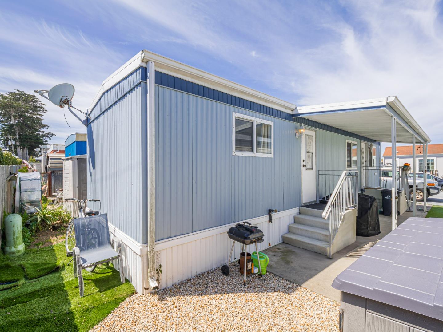 Detail Gallery Image 5 of 27 For 3128 Crescent #68,  Marina,  CA 93933 - 1 Beds | 1 Baths