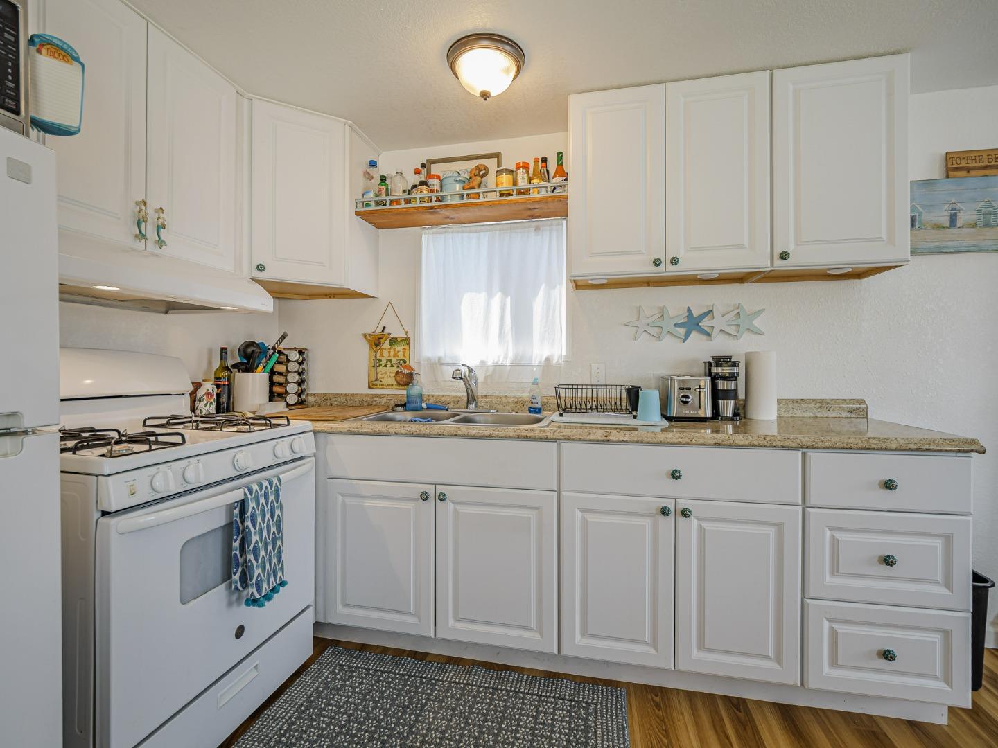 Detail Gallery Image 7 of 27 For 3128 Crescent #68,  Marina,  CA 93933 - 1 Beds | 1 Baths
