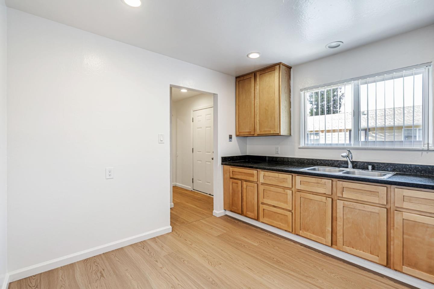 Detail Gallery Image 11 of 21 For 1660 Dutton Ave, Santa Rosa,  CA 95407 - – Beds | – Baths