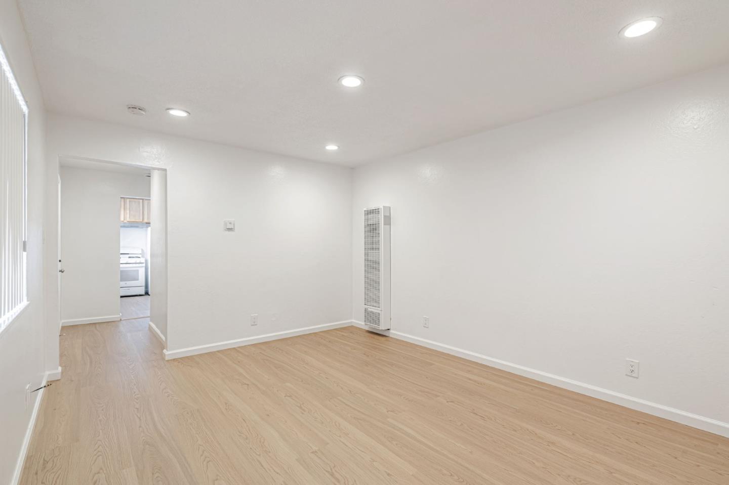 Detail Gallery Image 6 of 21 For 1660 Dutton Ave, Santa Rosa,  CA 95407 - – Beds | – Baths