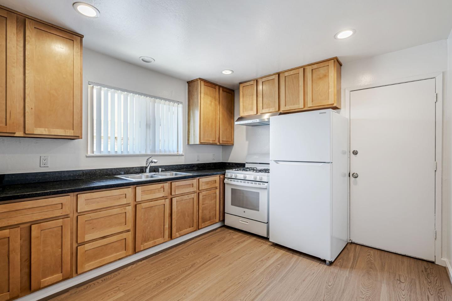 Detail Gallery Image 9 of 21 For 1660 Dutton Ave, Santa Rosa,  CA 95407 - – Beds | – Baths