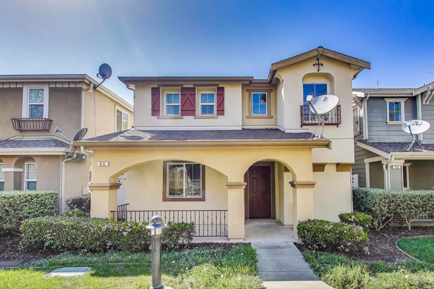 Detail Gallery Image 1 of 28 For 95 Olmsted Ct, Pittsburg,  CA 94565 - 5 Beds | 3 Baths