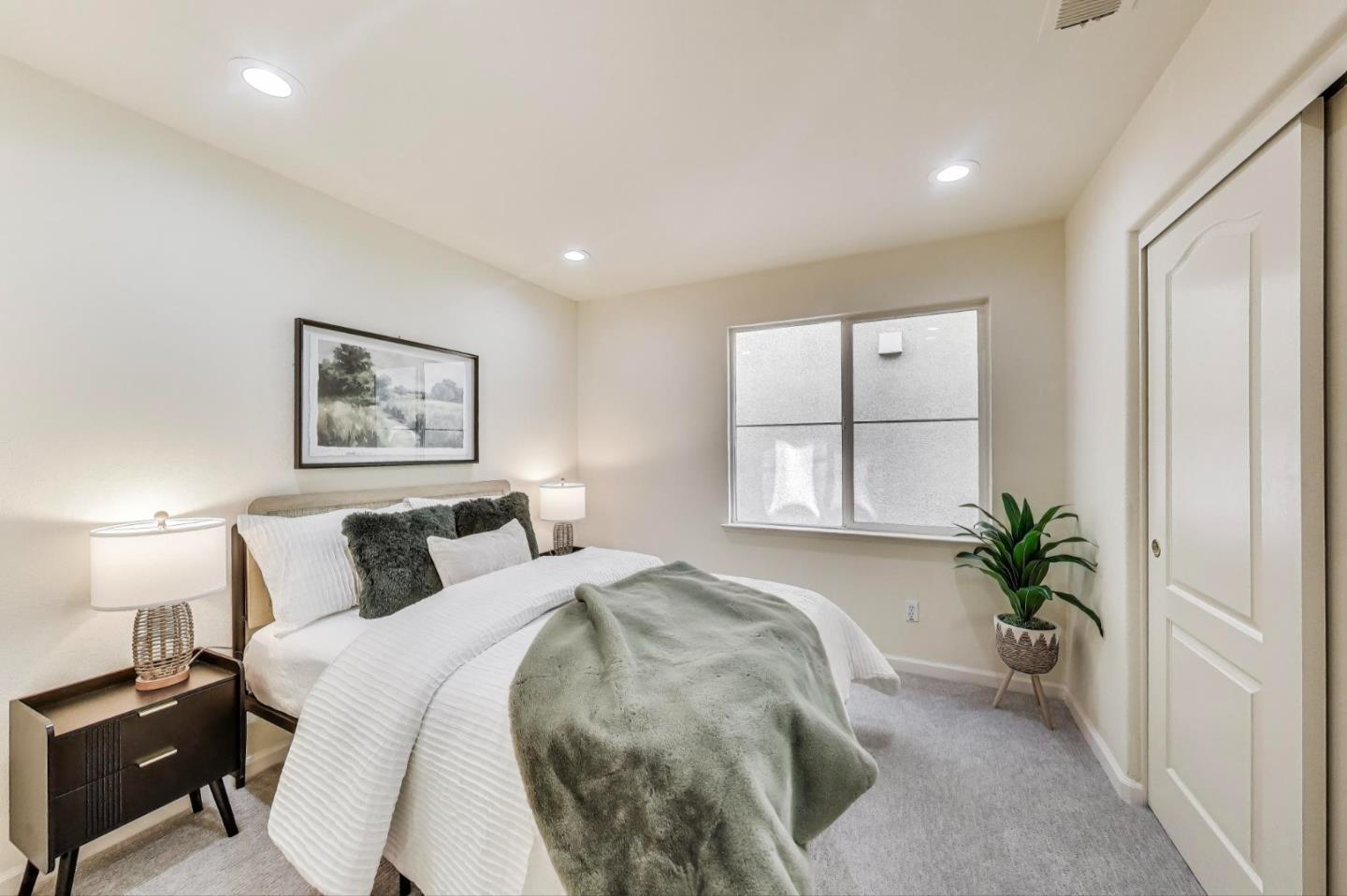 Detail Gallery Image 12 of 28 For 95 Olmsted Ct, Pittsburg,  CA 94565 - 5 Beds | 3 Baths