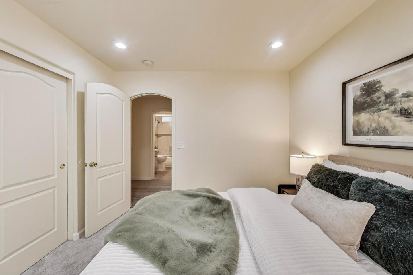 Detail Gallery Image 13 of 28 For 95 Olmsted Ct, Pittsburg,  CA 94565 - 5 Beds | 3 Baths