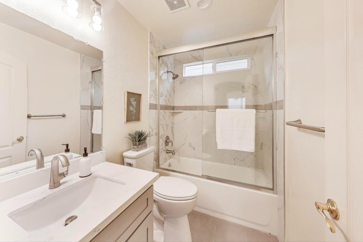 Detail Gallery Image 14 of 28 For 95 Olmsted Ct, Pittsburg,  CA 94565 - 5 Beds | 3 Baths