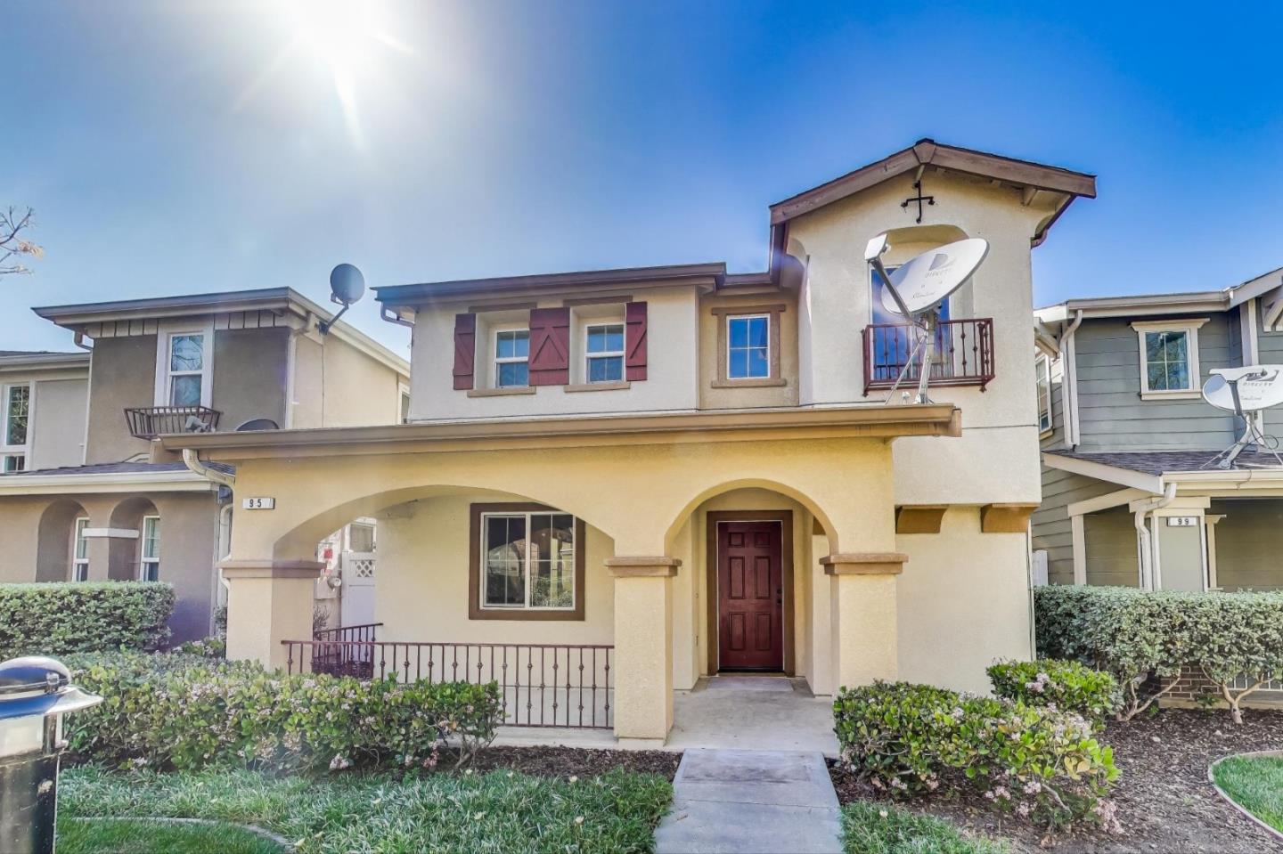 Detail Gallery Image 2 of 28 For 95 Olmsted Ct, Pittsburg,  CA 94565 - 5 Beds | 3 Baths