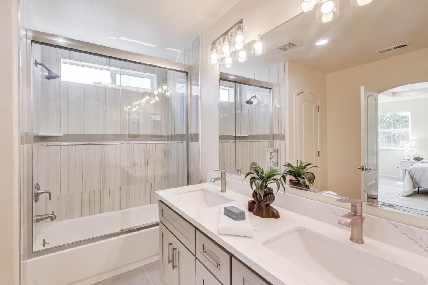 Detail Gallery Image 21 of 28 For 95 Olmsted Ct, Pittsburg,  CA 94565 - 5 Beds | 3 Baths